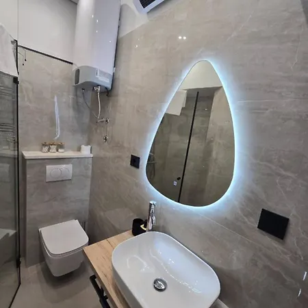 Diamond - 500 M From The Centar