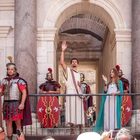 Diamond - 500 M From The Centar Daire