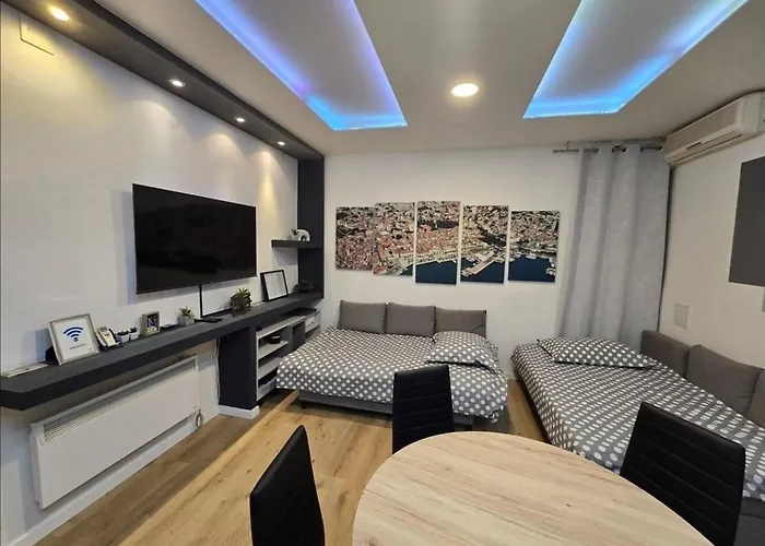 Diamond - 500 M From The Centar *