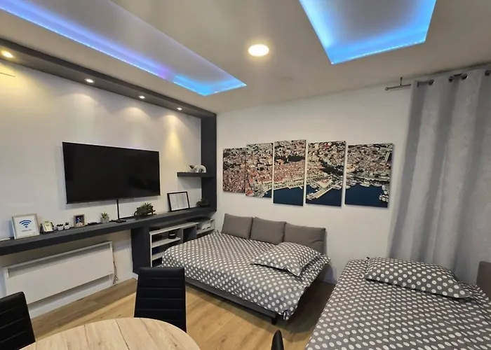 Diamond - 500 M From The Centar Apartman